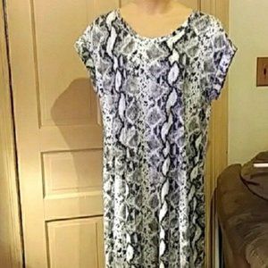 GOOD DAY Super soft, Curved Neck Maxi Dress  3XL Beautiful Snakeskin Print. New!